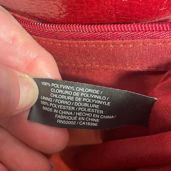 Liz & Co. Bold Red Shoulder bag numerous compartments. 14.5” L, 6”W - Picture 7 of 12